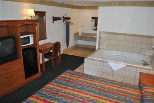 фото отеля Americas Best Value Inn & Suites Woodland