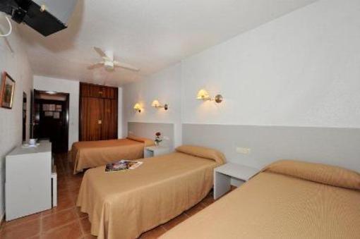 фото отеля Hostal Velilla Almunecar