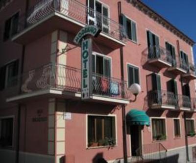 фото отеля Hotel Moderno Santa Teresa Di Gallura