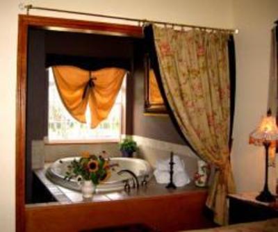 фото отеля Serenity Farmhouse Inn