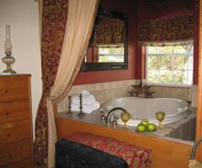 фото отеля Serenity Farmhouse Inn