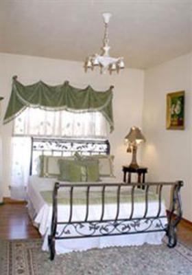 фото отеля Serenity Farmhouse Inn