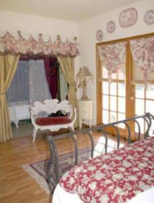 фото отеля Serenity Farmhouse Inn