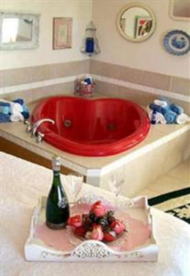 фото отеля Serenity Farmhouse Inn