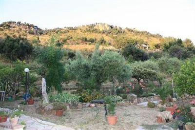фото отеля Bed & Breakfast La Finestra sul Parco Cefalu