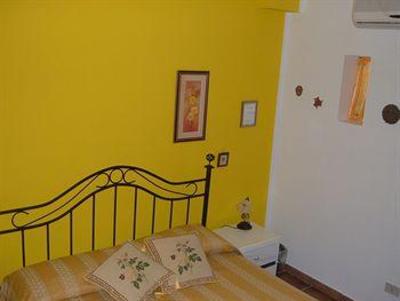 фото отеля Bed & Breakfast La Finestra sul Parco Cefalu