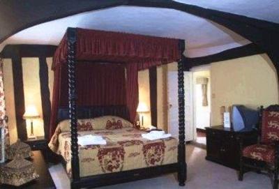 фото отеля Saracens Head Hotel
