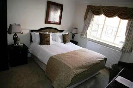 фото отеля Saracens Head Hotel