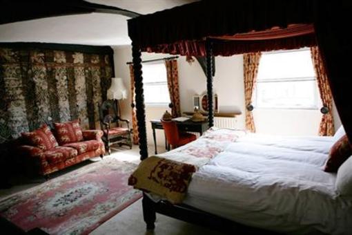 фото отеля Saracens Head Hotel