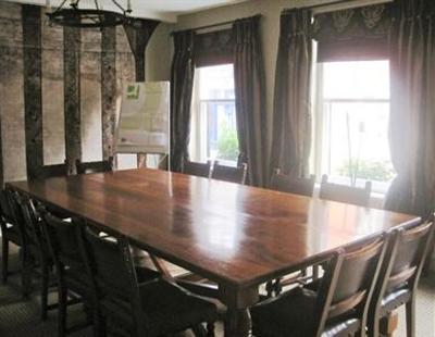 фото отеля Saracens Head Hotel