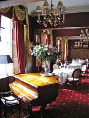 фото отеля Saracens Head Hotel