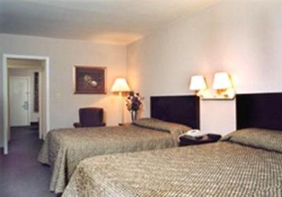 фото отеля Columbus Inn & Suites