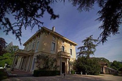 фото отеля Domaine Des Sequoias Hotel Bourgoin-Jallieu
