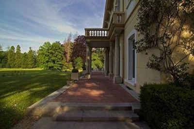 фото отеля Domaine Des Sequoias Hotel Bourgoin-Jallieu
