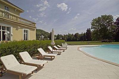 фото отеля Domaine Des Sequoias Hotel Bourgoin-Jallieu