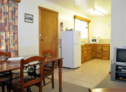 фото отеля Marsden Court Apartments Strahan