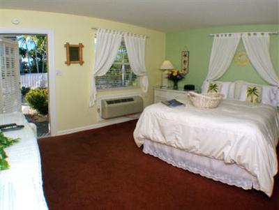 фото отеля Marco Island Lakeside Inn