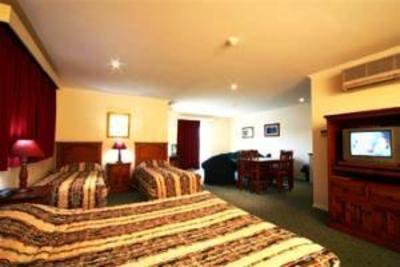 фото отеля BEST WESTERN Colonial Motor Inn