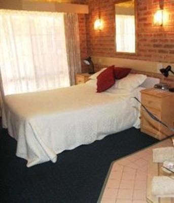 фото отеля BEST WESTERN Colonial Motor Inn