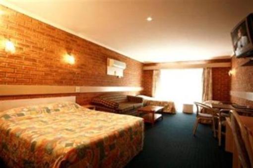 фото отеля BEST WESTERN Colonial Motor Inn