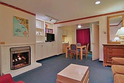 фото отеля Dolphin Inn Carmel By the Sea