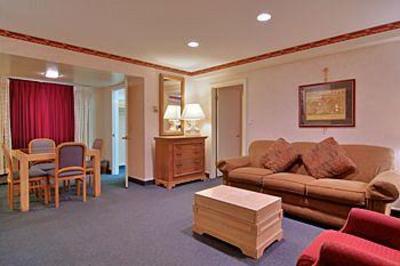 фото отеля Dolphin Inn Carmel By the Sea