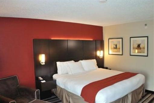 фото отеля Holiday Inn Express W-I40 Whitebridge Road