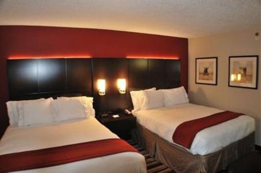фото отеля Holiday Inn Express W-I40 Whitebridge Road