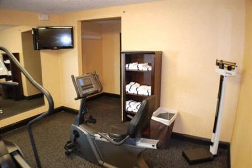 фото отеля Holiday Inn Express W-I40 Whitebridge Road