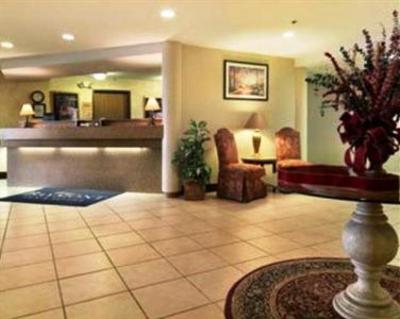 фото отеля Holiday Inn Express W-I40 Whitebridge Road