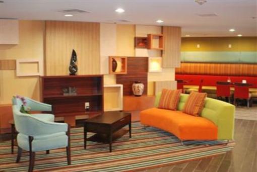 фото отеля Holiday Inn Express W-I40 Whitebridge Road