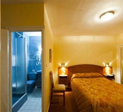 фото отеля Hotel de Bordeaux Clermont-Ferrand