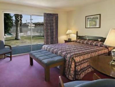 фото отеля The Curve Palm Springs Hotel