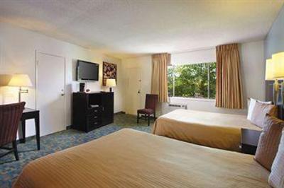 фото отеля The Curve Palm Springs Hotel