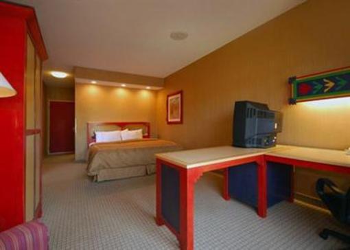 фото отеля Comfort Suites Saint Joseph (Missouri)