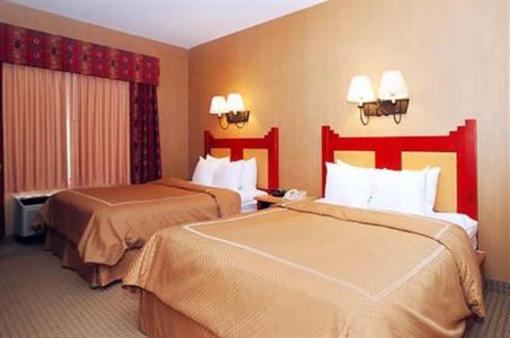 фото отеля Comfort Suites Saint Joseph (Missouri)