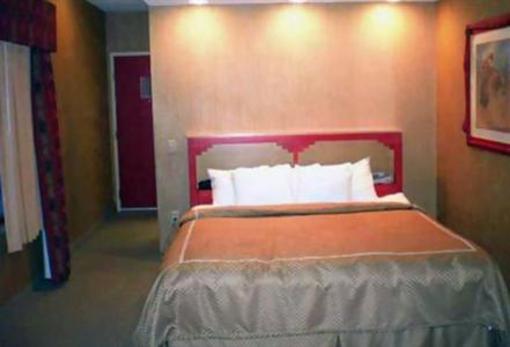 фото отеля Comfort Suites Saint Joseph (Missouri)