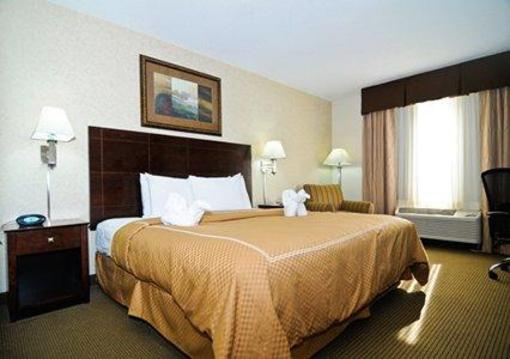 фото отеля Comfort Suites Saint Joseph (Missouri)