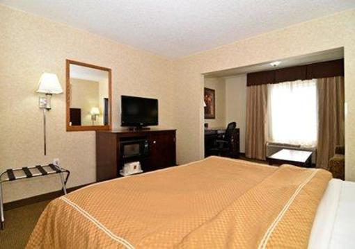фото отеля Comfort Suites Saint Joseph (Missouri)