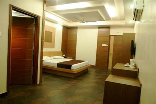 фото отеля Hotel Trimoorti
