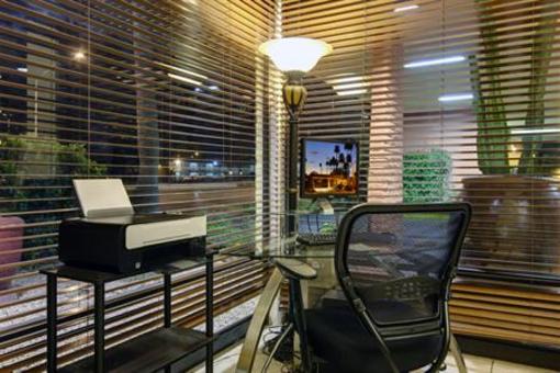 фото отеля Best Western Plus Royal Sun Inn & Suites