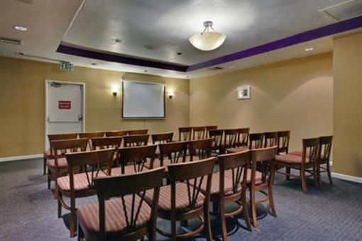 фото отеля Best Western Plus Royal Sun Inn & Suites