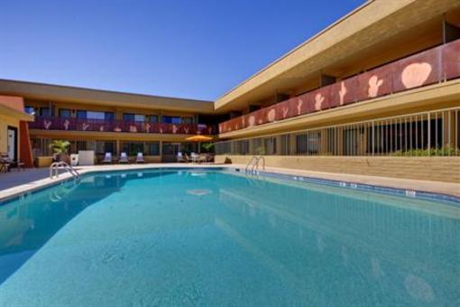 фото отеля Best Western Plus Royal Sun Inn & Suites