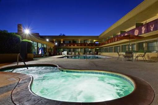 фото отеля Best Western Plus Royal Sun Inn & Suites