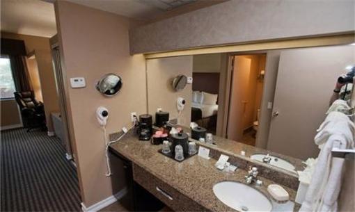 фото отеля Best Western Plus Royal Sun Inn & Suites