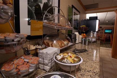 фото отеля Hampton Inn Pittsburgh Airport