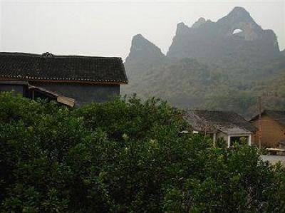 фото отеля Yangshuo Village Inn Guilin