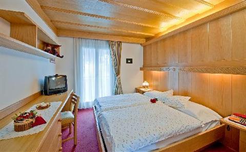 фото отеля Hotel Des Alpes Soraga