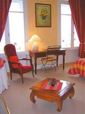 фото отеля Hotel De Paris Charleville-Mezieres