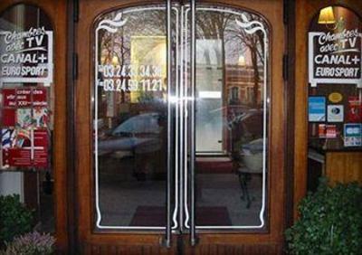 фото отеля Hotel De Paris Charleville-Mezieres